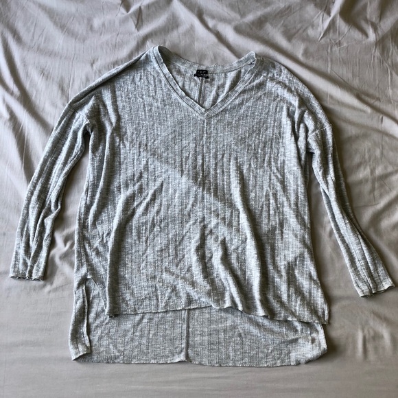 Out from under Harper v neck top - Picture 2 of 6